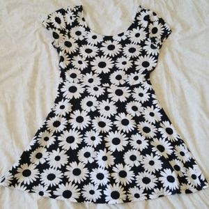 Forever 21 Black & White Daisy Dress